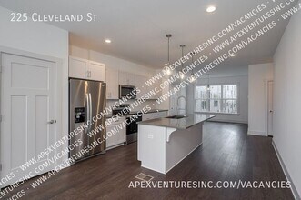 225 Cleveland St in Nashville, TN - Building Photo - Building Photo