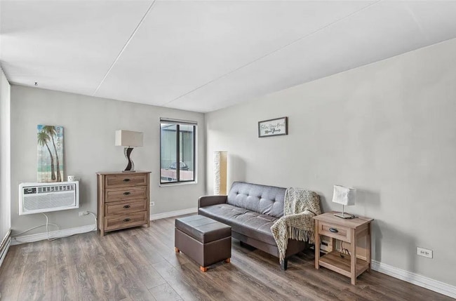 306 W Miner St, Unit X in Arlington Heights, IL - Building Photo - Building Photo