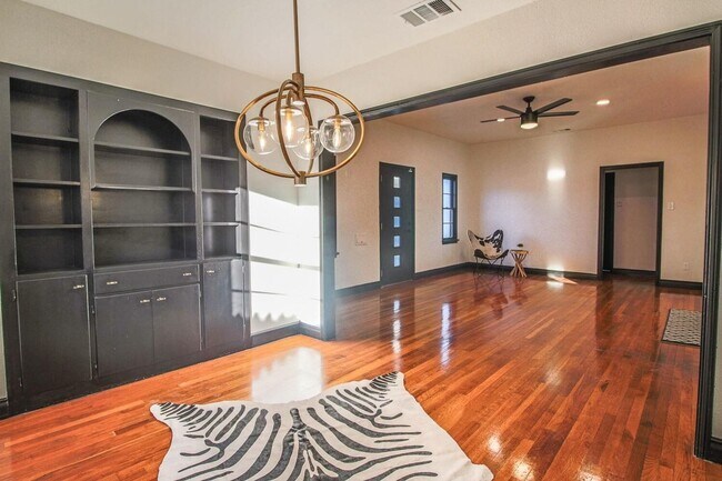 2415 25th St in Lubbock, TX - Building Photo - Building Photo