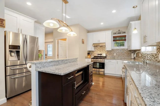 22 Beacon St in Shrewsbury, MA - Building Photo - Building Photo