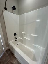 100 Hexham Dr, Unit 1 in Lynchburg, VA - Foto de edificio - Building Photo