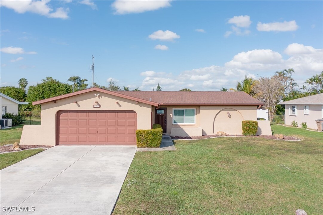 209 SE 44th Terrace in Cape Coral, FL - Building Photo