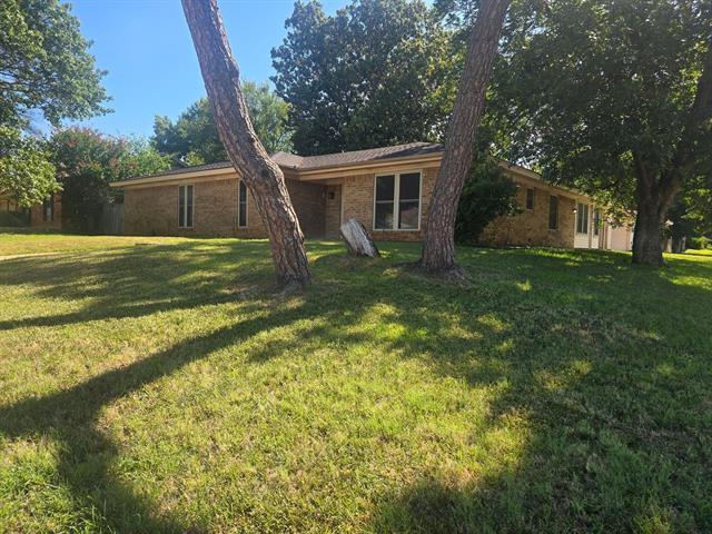 1911 Green Meadow Ct in Arlington, TX - Building Photo