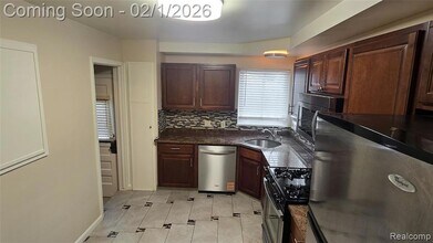23850 Rosewood St, Unit 3026 in Oak Park, MI - Building Photo - Building Photo
