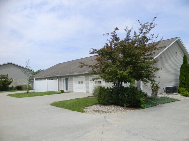 3008 W Sunset Dr in Carbondale, IL - Foto de edificio - Building Photo