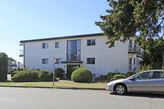 1267 Foster St in White Rock, BC - Building Photo - Building Photo