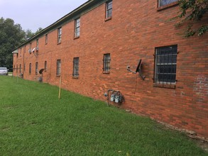 Mississippi Court Apartments in Memphis, TN - Building Photo - Building Photo