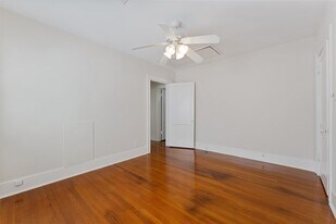 1819 Branard St in Houston, TX - Building Photo