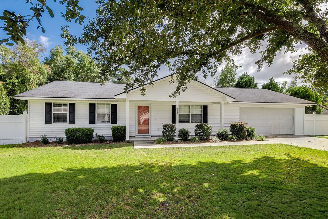209 Four Oaks Ct in Rincon, GA - Building Photo
