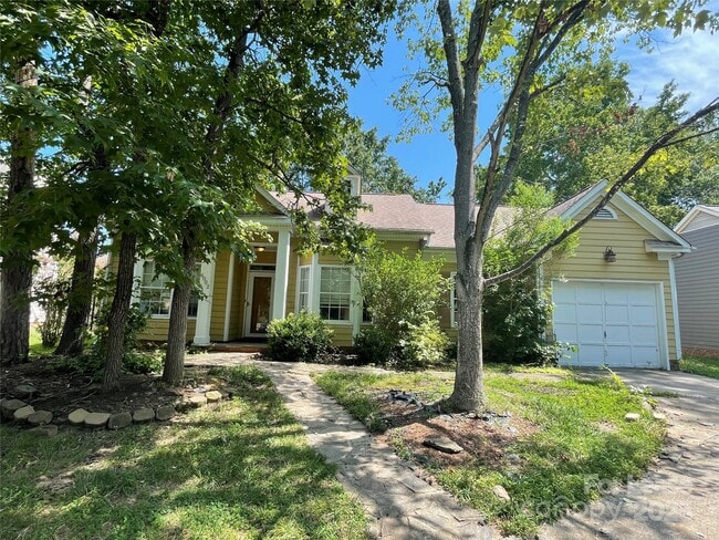 6002 Kenmore Ln in Indian Trail, NC - Foto de edificio - Building Photo