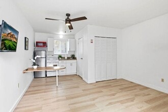 343 Van Buren St, Unit 5 in Hollywood, FL - Building Photo - Building Photo