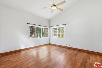 4345 Canoga Ave in Los Angeles, CA - Building Photo - Building Photo