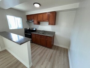 650 W Gardena Blvd in Gardena, CA - Foto de edificio - Building Photo