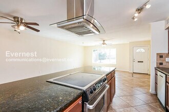 8726 E Bonnie Rose Ave in Scottsdale, AZ - Foto de edificio - Building Photo