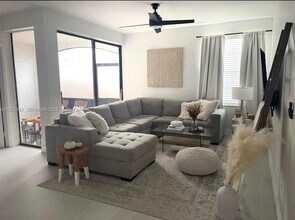 11864 NW 11th St in Pembroke Pines, FL - Building Photo - Building Photo