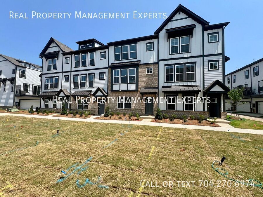 211 Tamala St in Davidson, NC - Building Photo