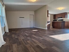 1065 E Old Hallettsville Rd in Flatonia, TX - Building Photo - Building Photo