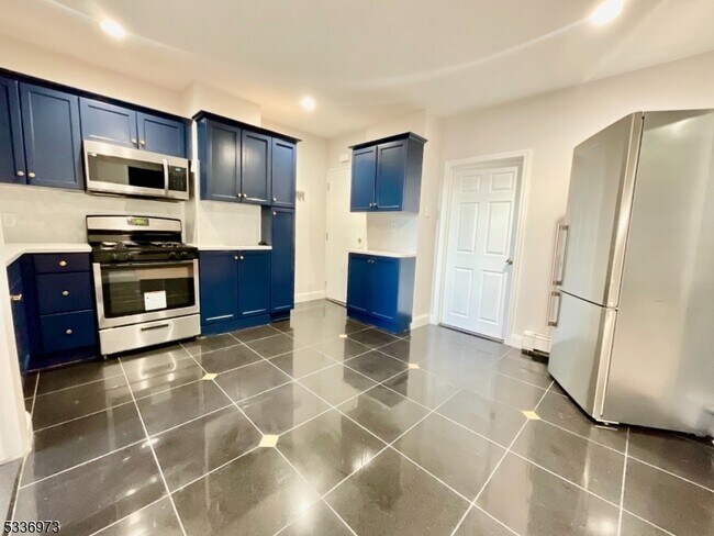 17 Cleveland Ave in Harrison, NJ - Building Photo - Building Photo