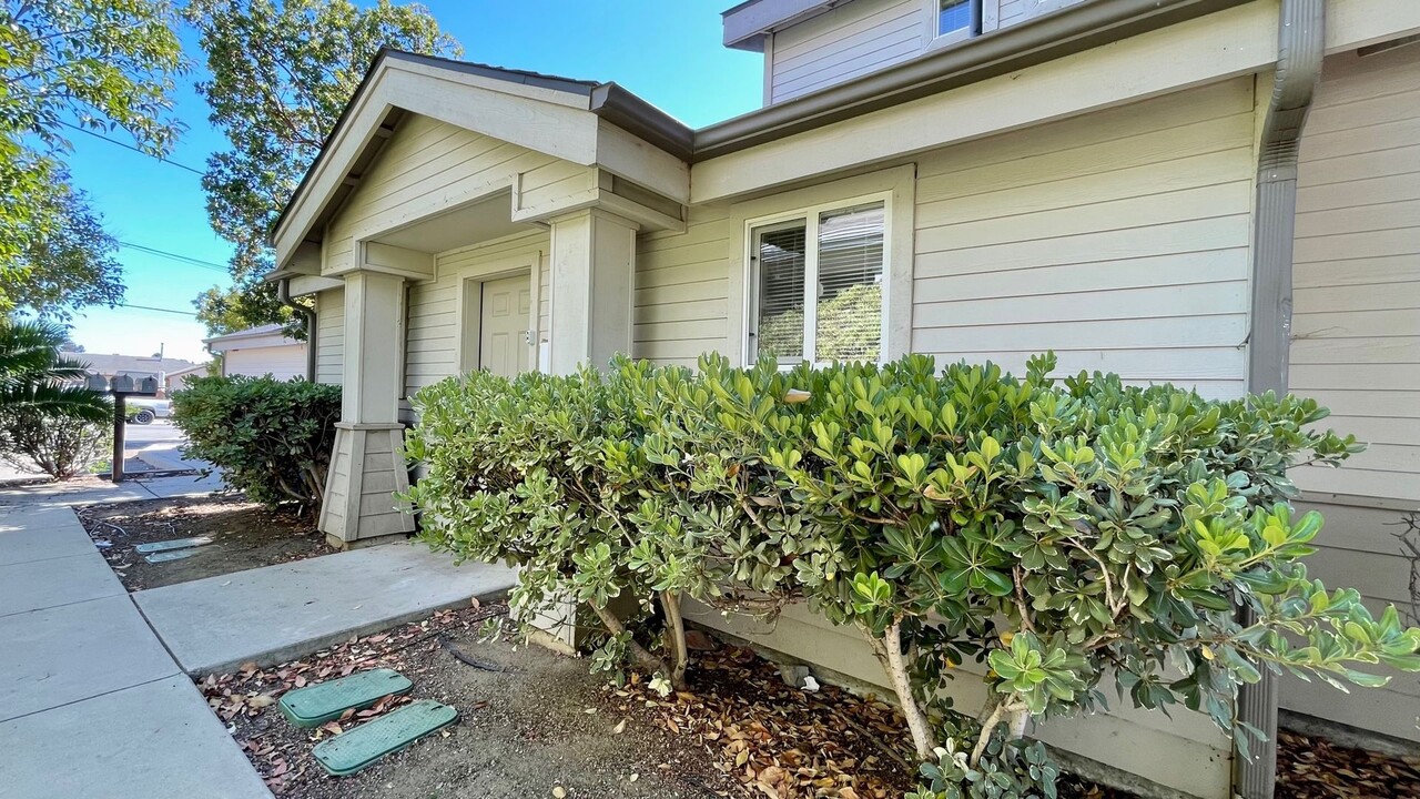 1228 Stafford St in San Luis Obispo, CA - Foto de edificio