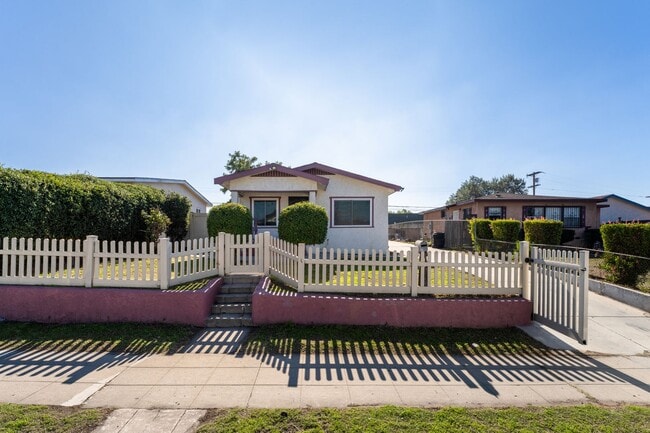 3835 Ocean View Blvd in San Diego, CA - Building Photo - Building Photo