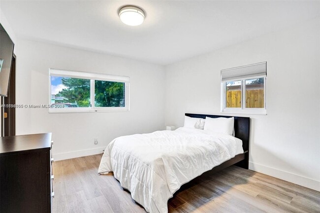 property at 2098 Alamanda Dr