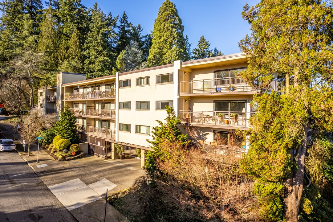 2393 SW Park Pl in Portland, OR - Foto de edificio