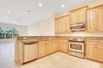 4505 Artesa Way S in Palm Beach Gardens, FL - Building Photo - Building Photo