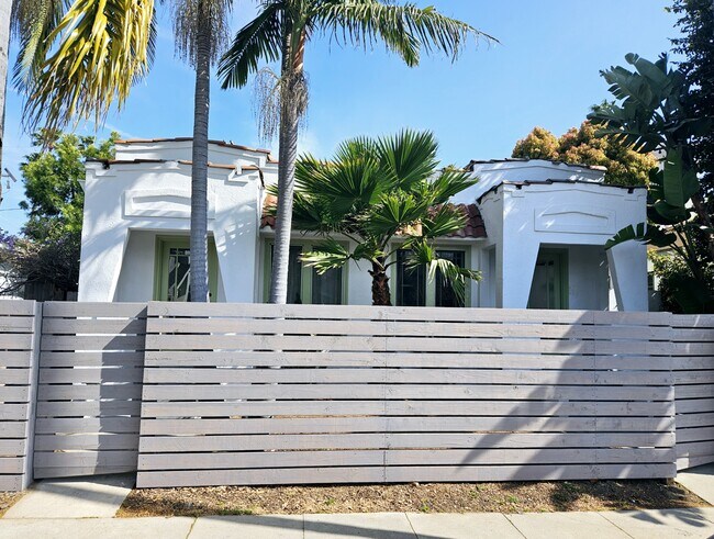 910 Victoria Ave, Unit 910 Victoria Ave