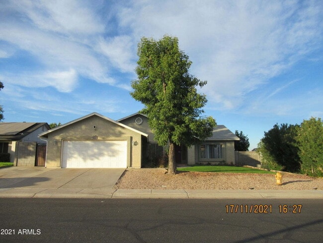 property at 2324 W Highland Ct