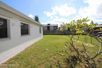 2909 Zephyr Ln in Melbourne, FL - Foto de edificio - Building Photo