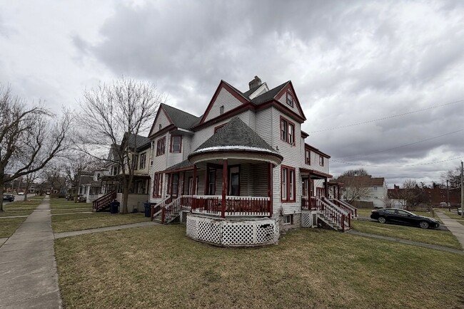 property at 121 Kellogg St