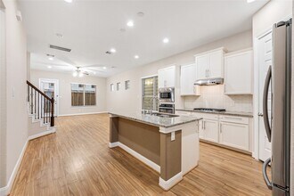 10408 Quiet Courtyard Rd in Houston, TX - Foto de edificio - Building Photo