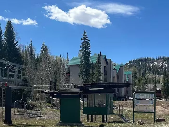 property at 651 S Snowflake Ln