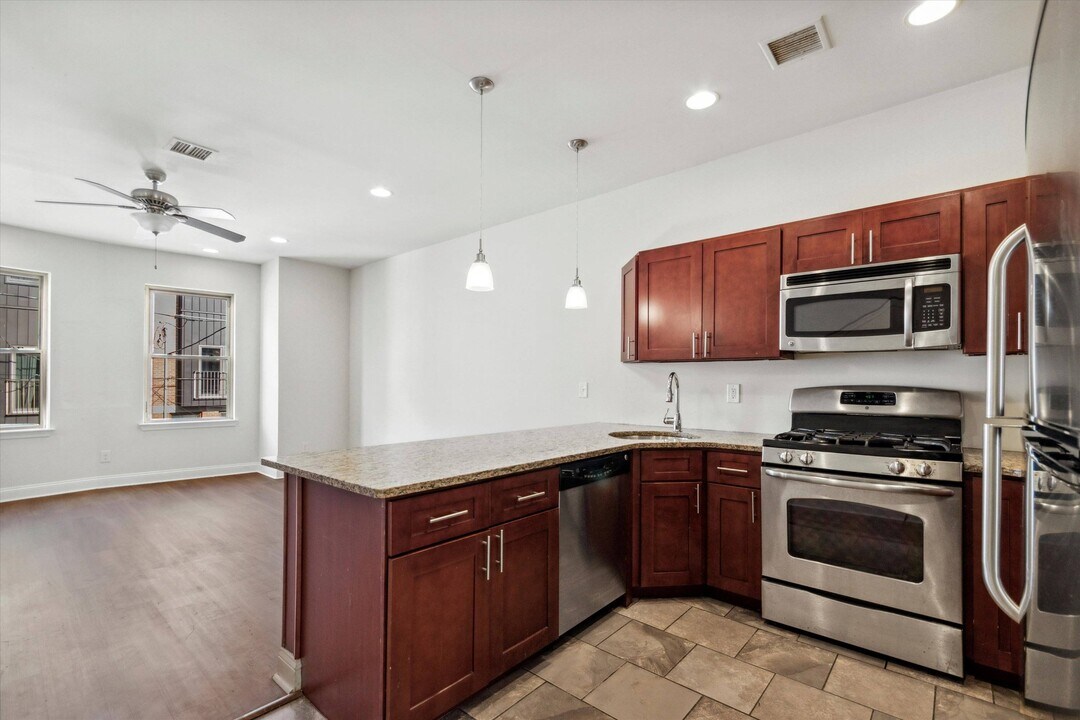 1906 N 18th St in Philadelphia, PA - Building Photo