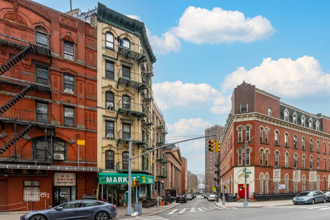 45 Saint James Pl in New York, NY - Foto de edificio - Building Photo