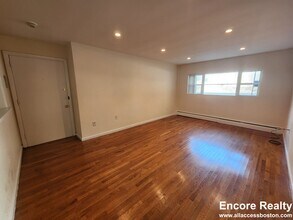 34 Gardner St, Unit 4 in Boston, MA - Building Photo - Building Photo