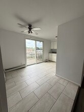 164 Arthur Ave, Unit 2 in West Babylon, NY - Foto de edificio - Building Photo