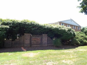 105 Newark Pompton Tpke, Unit C16 in Pequannock, NJ - Building Photo - Building Photo