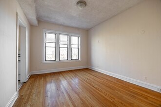 3523 N Racine Ave, Unit 2 in Chicago, IL - Building Photo - Building Photo