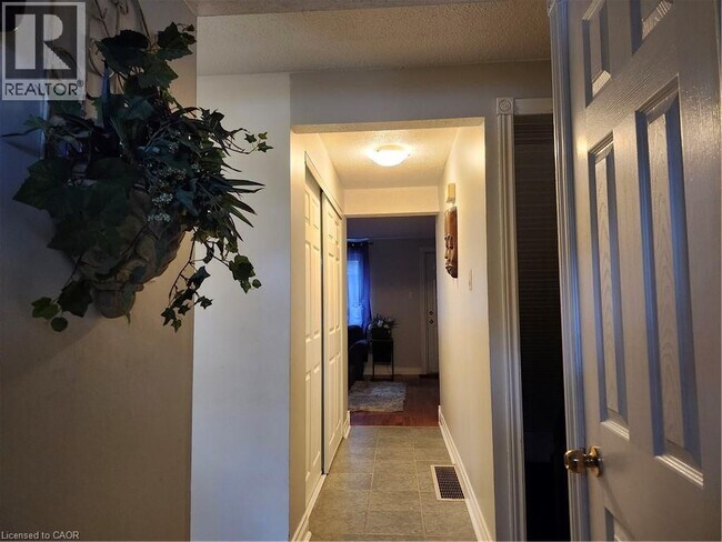 235 Ferguson Ave in Cambridge, ON - Building Photo - Building Photo