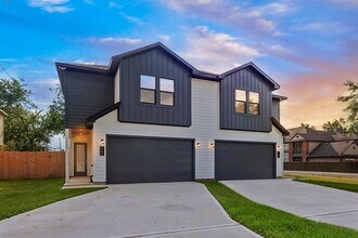 518 Clinton St in Conroe, TX - Building Photo - Building Photo