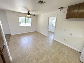 27289 San Jacinto St in Hemet, CA - Building Photo - Building Photo