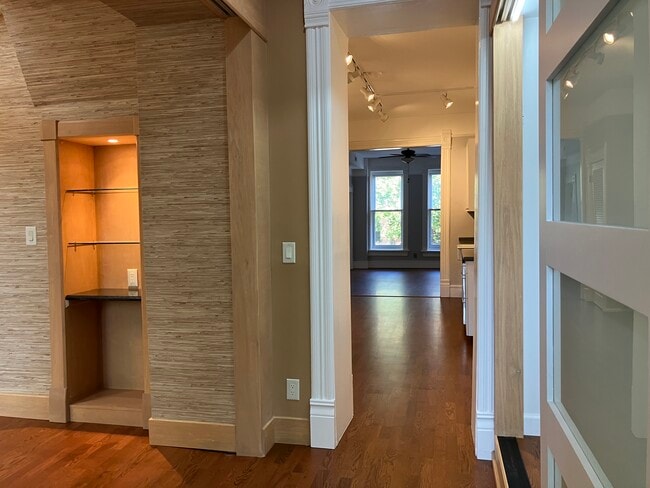 property at 1102 N Wolcott Ave