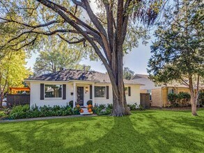 5022 W Mockingbird Ln in Dallas, TX - Building Photo - Building Photo
