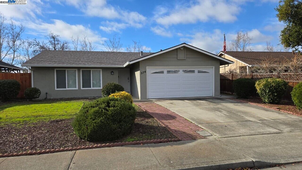 574 Oriole Ave in Livermore, CA - Building Photo