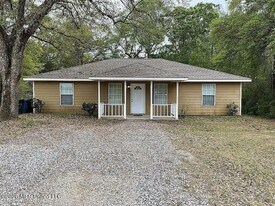22226 Red Bluff Rd in Moss Point, MS - Building Photo