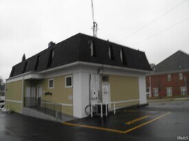 420 1/2 W 2nd Street Unit 2W in Bloomington, IN - Building Photo