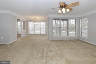 8136 Bayonet Way-Unit -102 in Manassas, VA - Foto de edificio - Building Photo