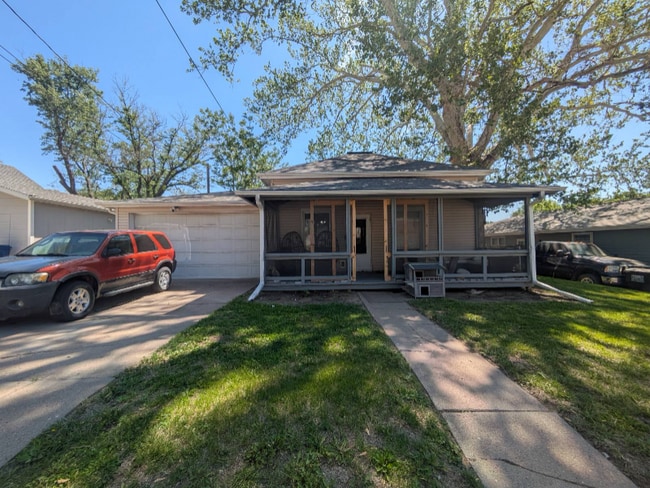 property at 601 S 6th St