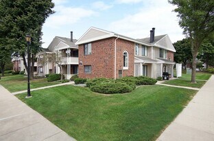 1621 Westminster Dr in Naperville, IL - Building Photo